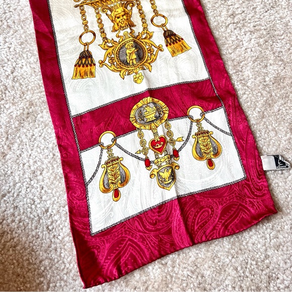 Vintage CASUAL CORNER Satiny Lion Victorian Print Rectangular Scarf - Picture 10 of 13